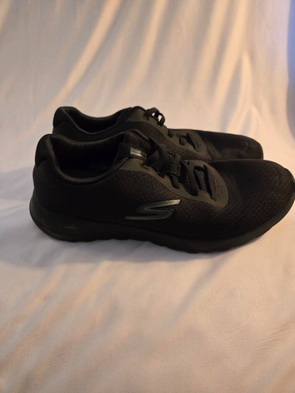 Skechers GOwalk Shoes Womens Size 9.5 Black Comfort Memory Foam Athletic 124094